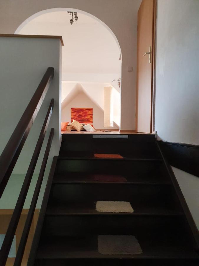 Ferienwohnung Attic Oelsnitz am Hegebach mit Netflix und Parkplatz Self Check-in Exterior foto