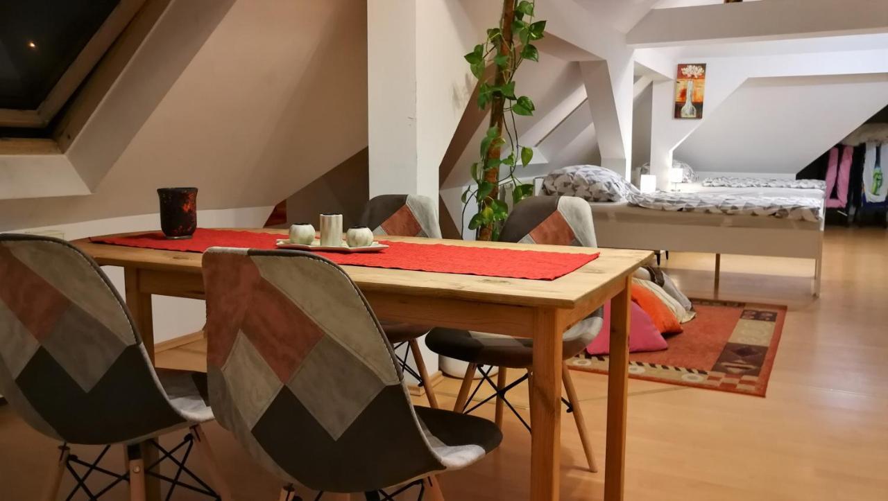 Ferienwohnung Attic Oelsnitz am Hegebach mit Netflix und Parkplatz Self Check-in Exterior foto